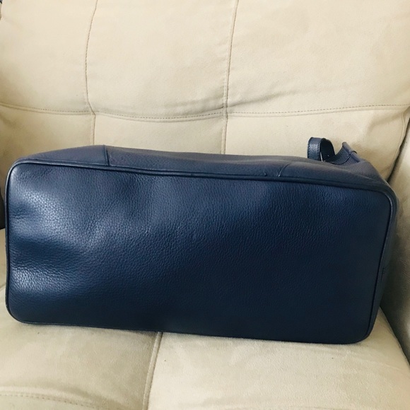 RARE! 💫Bvlgari Navy Soft Grain Leather Handbag - Picture 5 of 16